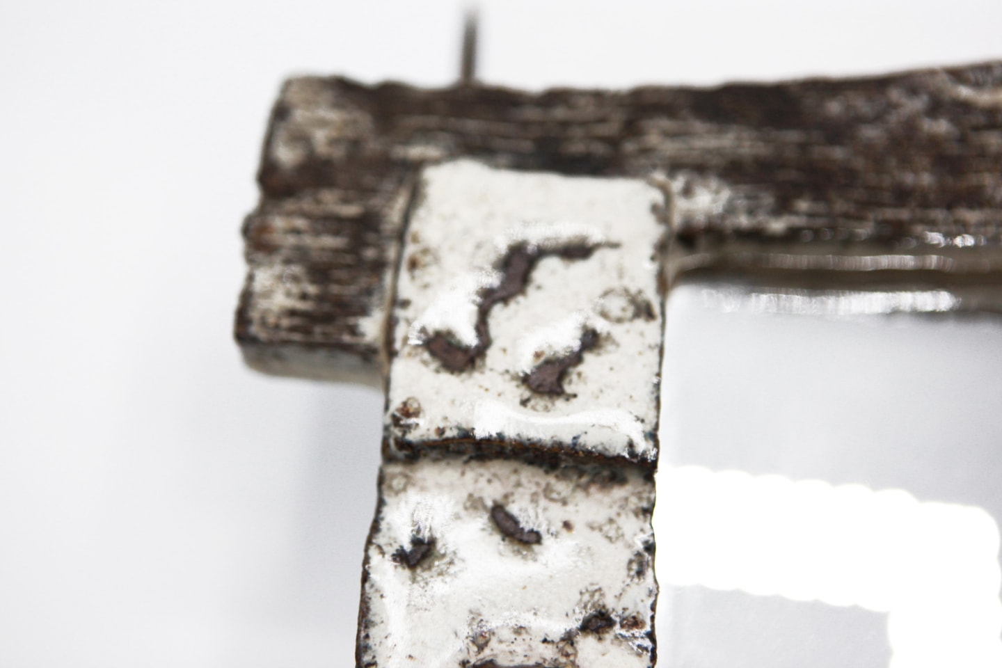 Jean Derval's mirror detailed image of ceramic frame