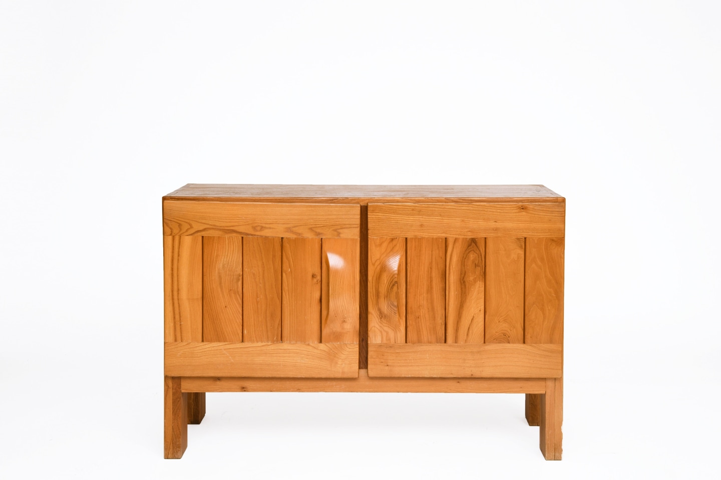 Maison Regain's sideboard, front view from above