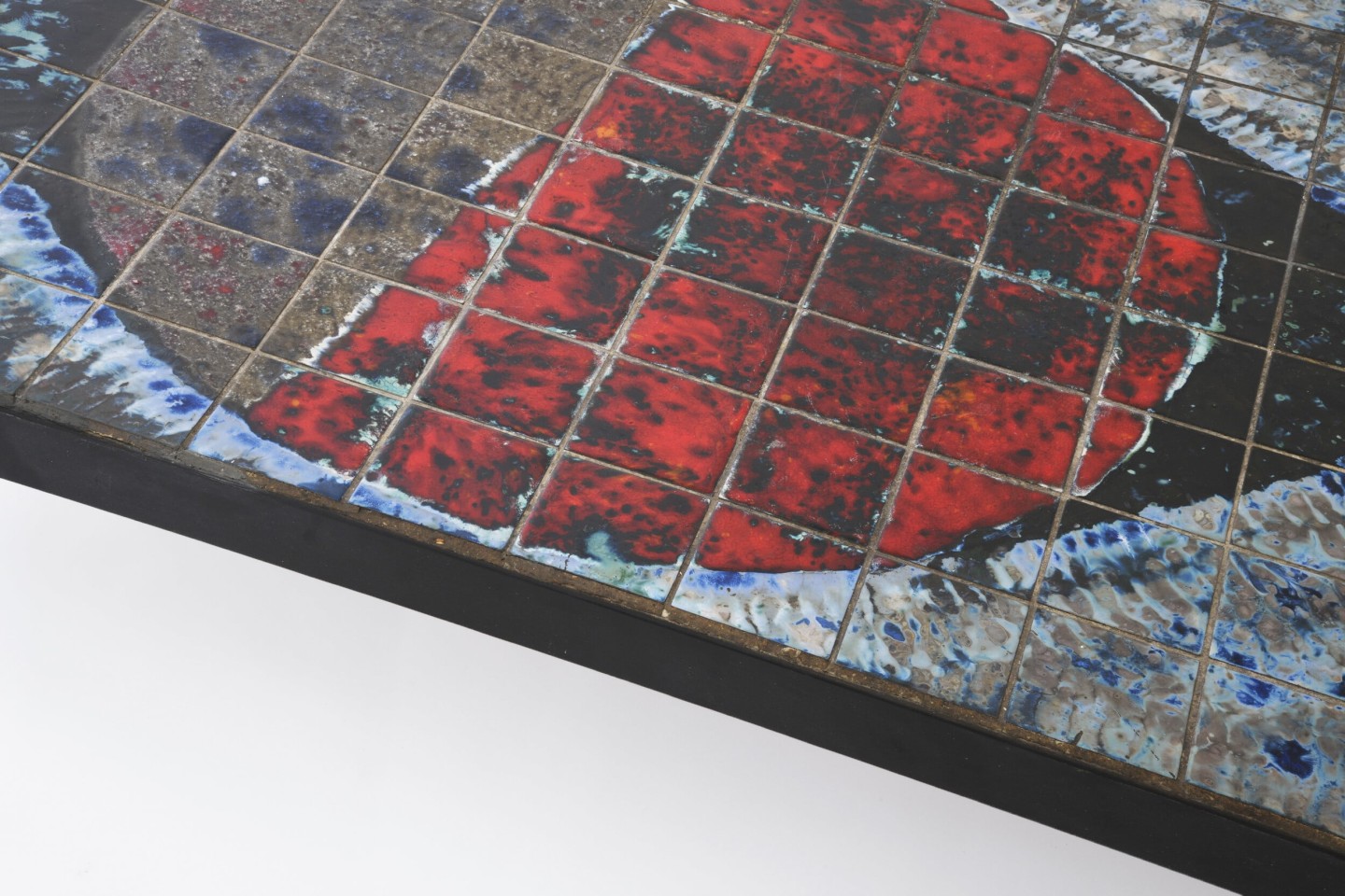 Baty's ceramic coffee table, detailed view of table top