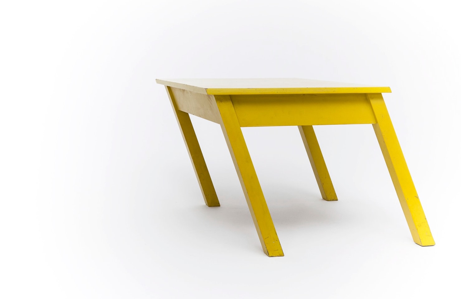 Rafael Barrios' Mesa table straight view