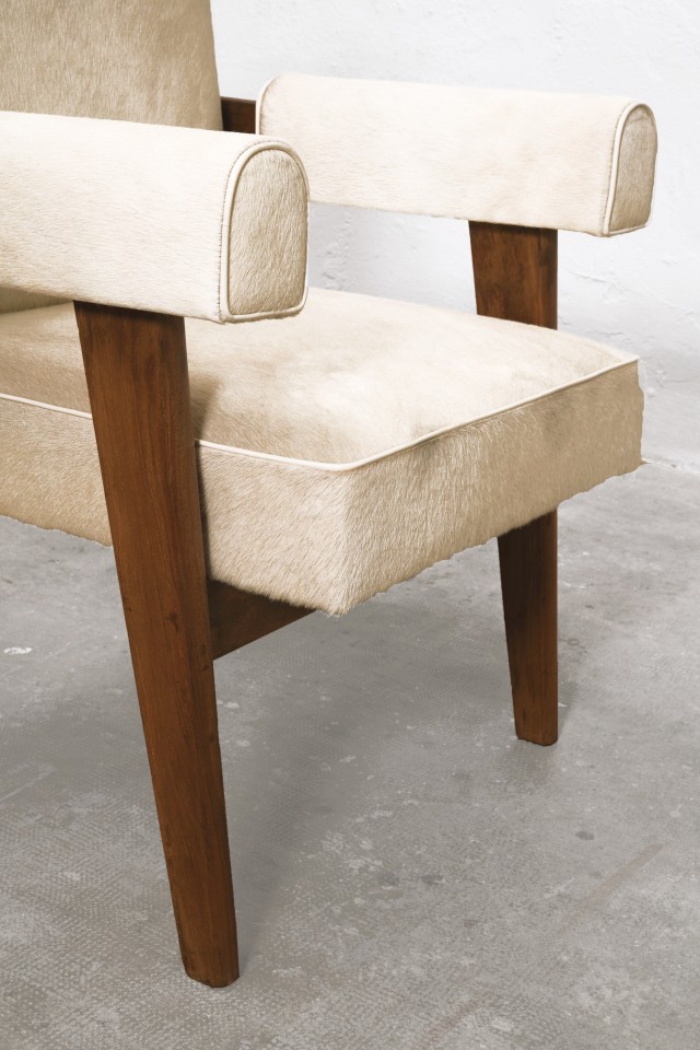 Le Corbusier, Pierre Jeanneret &amp; Jeet Lal Malhotra's &quot;Advocate and Press&quot; armchairs, detailed view of arm, legs and seat