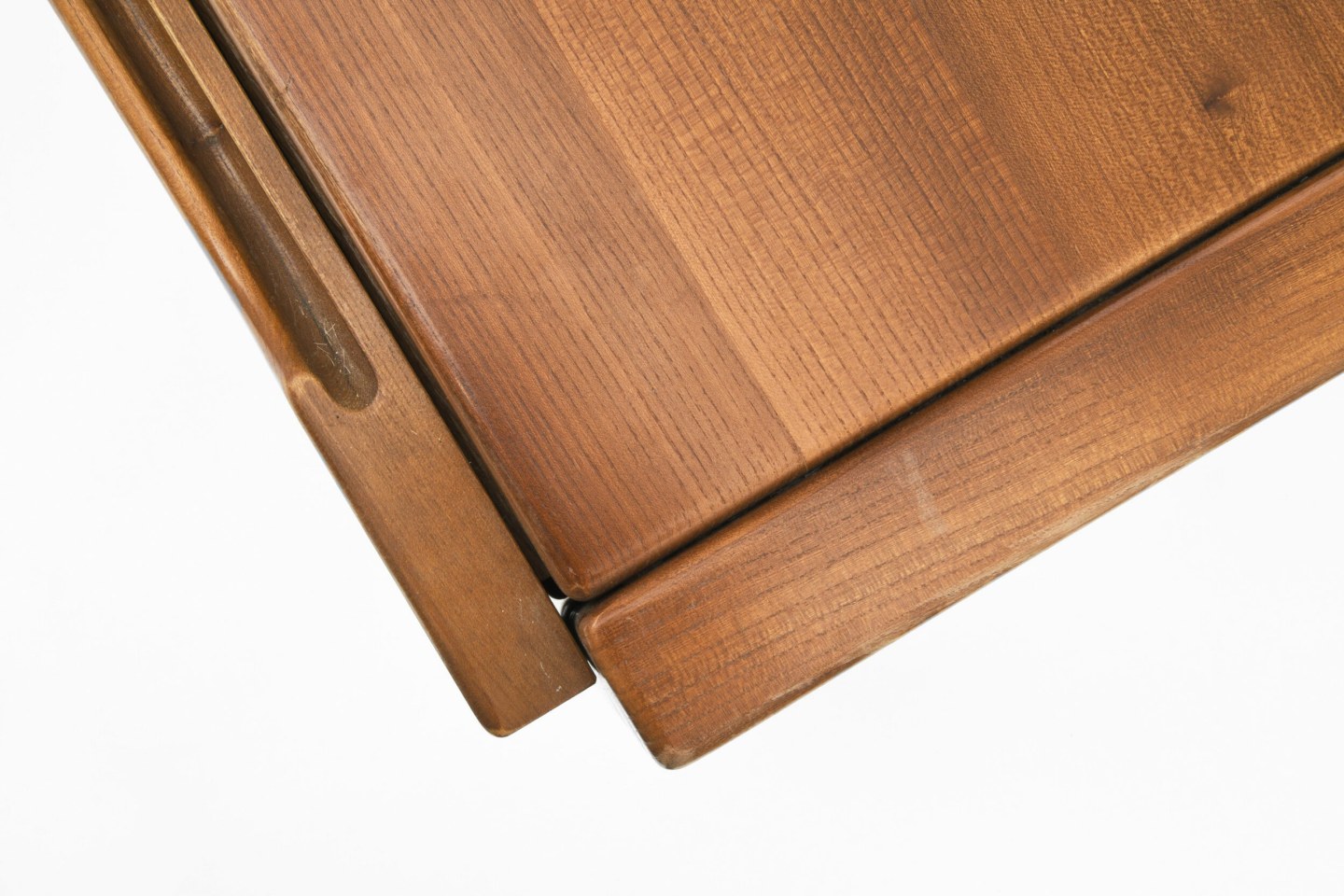 Maison Regain's desk top detail