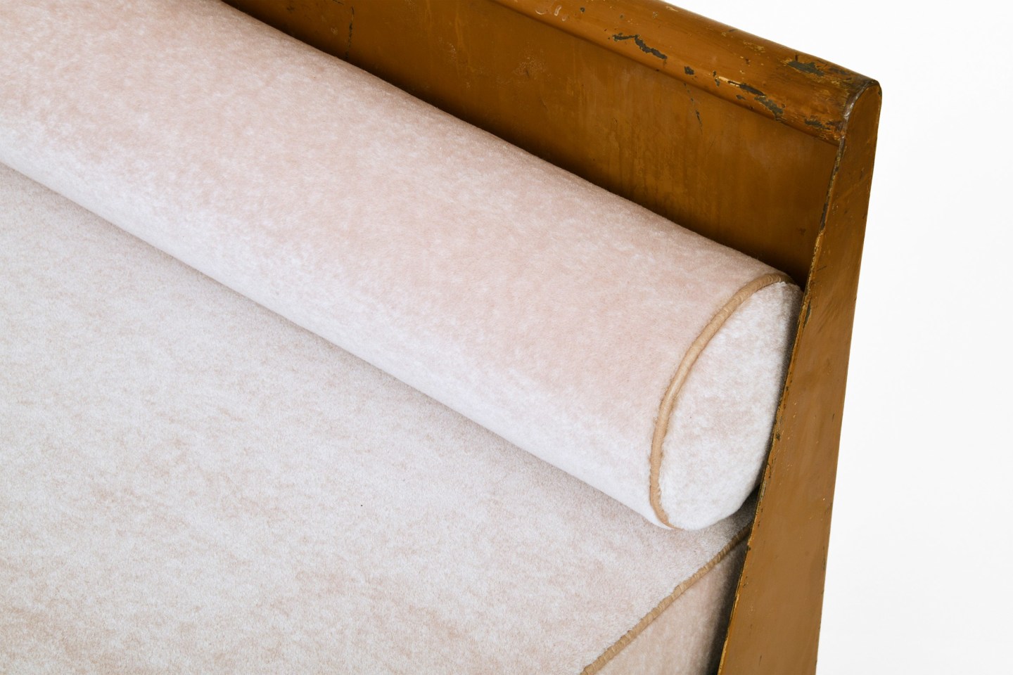 Ren&eacute; Prou's daybed, detailed view of pillow