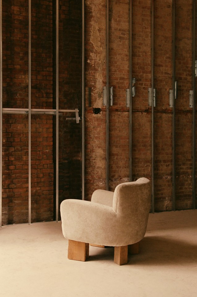 Studio Giancarlo Valle's puff chair with legs, full side view
