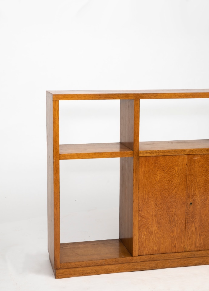 Jean Roy&egrave;re's bookshelf, cropped view of the side