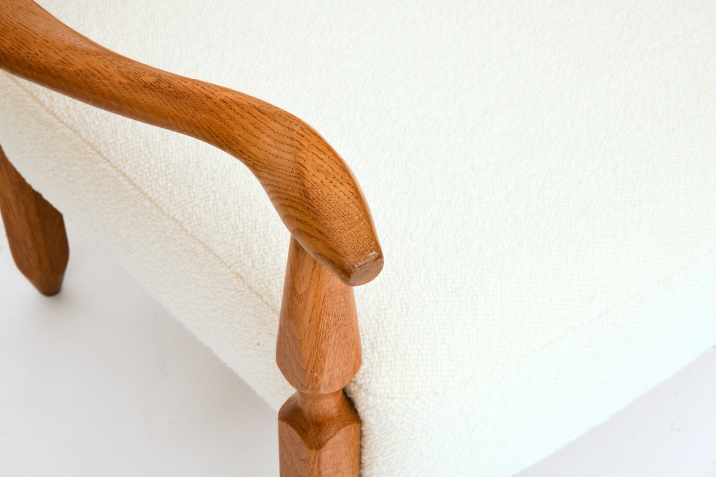 Guillerme et Chambron's pair of armchairs, detailed view of armrest