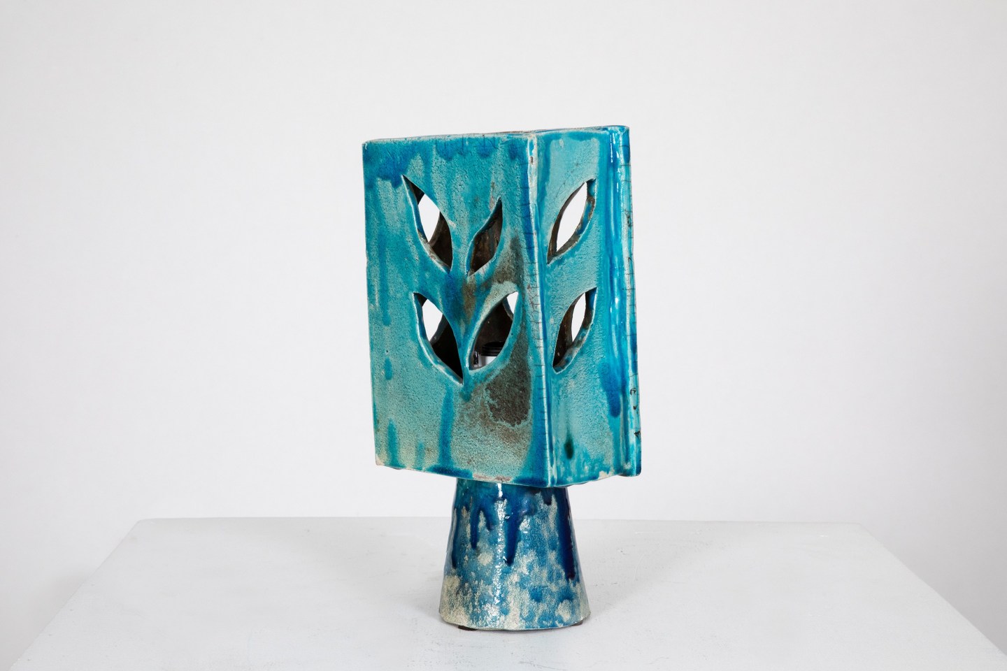 Vallauris' ceramic table lamp, front diagonal view