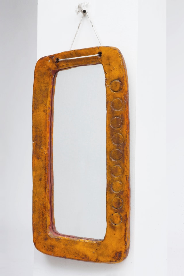 Juliette Derel's ceramic mirror diagonal view