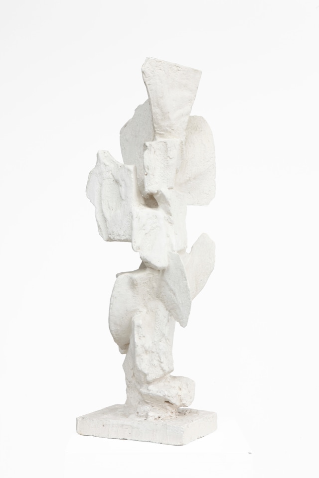 Alicia Penalba's &quot;Altar&quot; sculpture in plaster, full front view