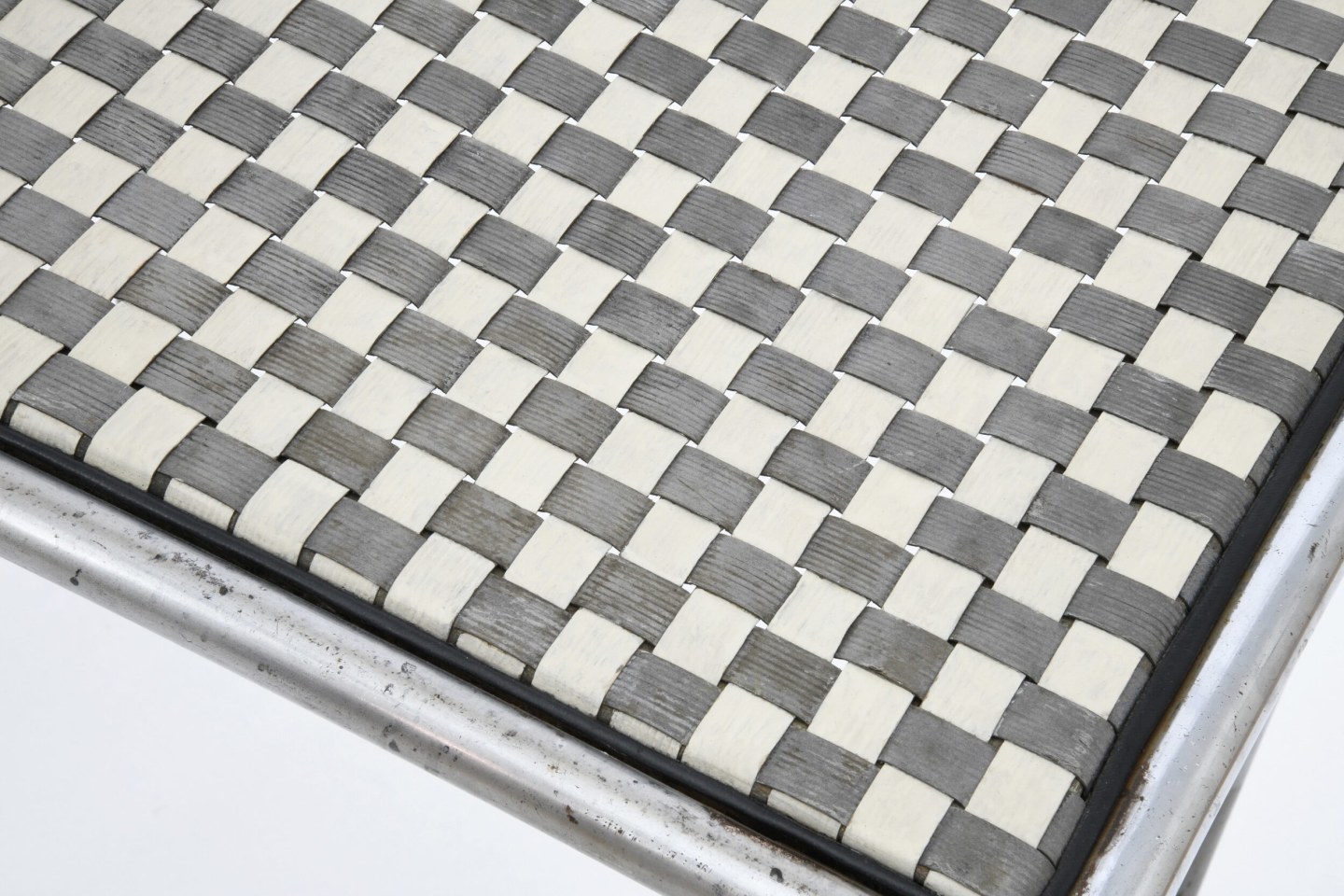 Ren&eacute; Herbst table detailed view of table top and metal frame