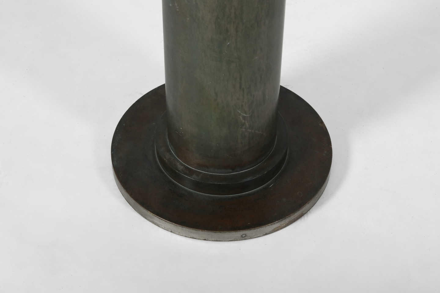 Djo Bourgeois (1898 - 1937) Side Table, c.1930_view of side table bottom. Single leg.