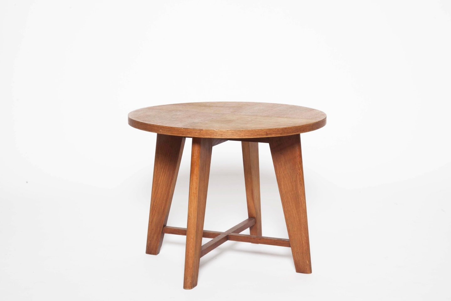 Ren&eacute; Gabriel's pedestal table diagonal view from above