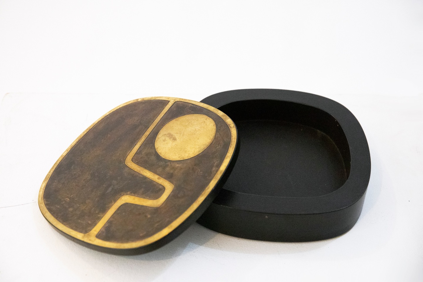 Jany Blazy's box, full view from above with open lid