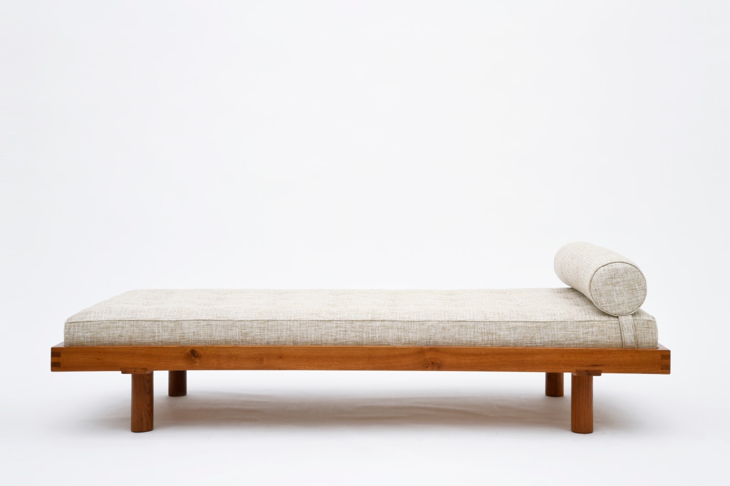 Pierre Chapo's &quot;L01E' daybed straight view