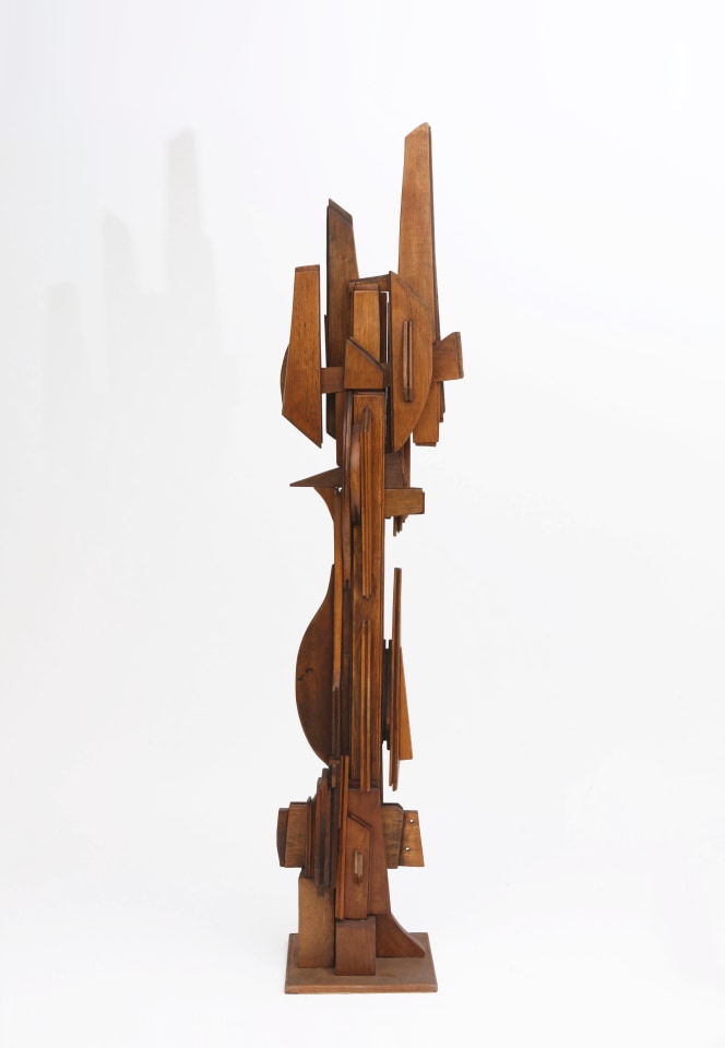 Ricardo Santamaria large wooden sculpture, full front view
