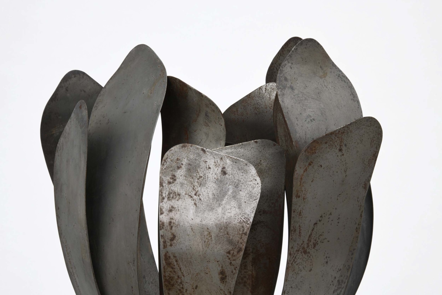 Andr&eacute; Jean Doucin's table lamp detailed image of top with light off