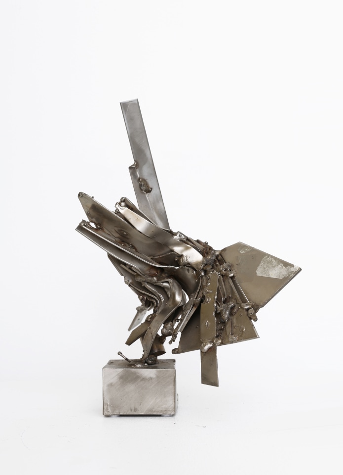 Albert Feraud's sculpture full side view