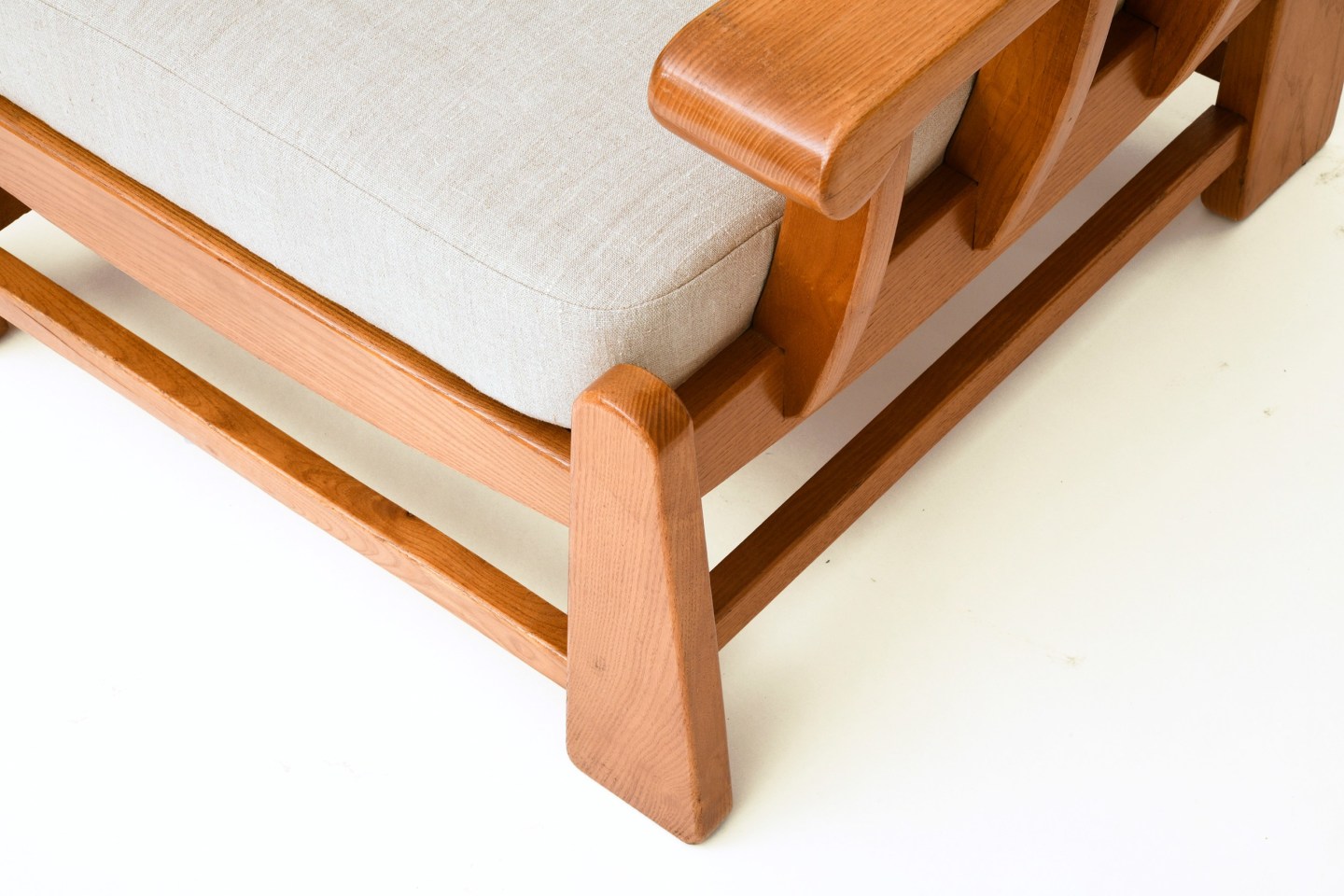 Maison Regain's pair of armchairs, detailed view of upholstery and wood frame