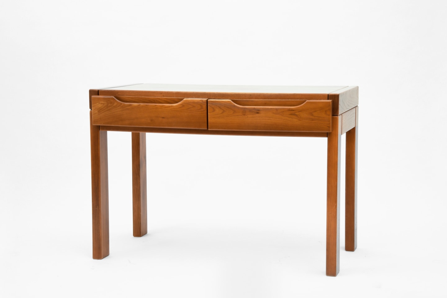 Maison Regain's desk side view