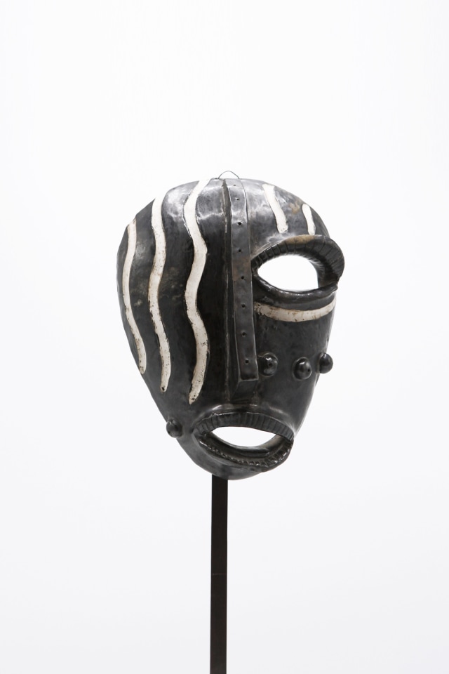 Jaque Sagan's ceramic mask, front zoomed view
