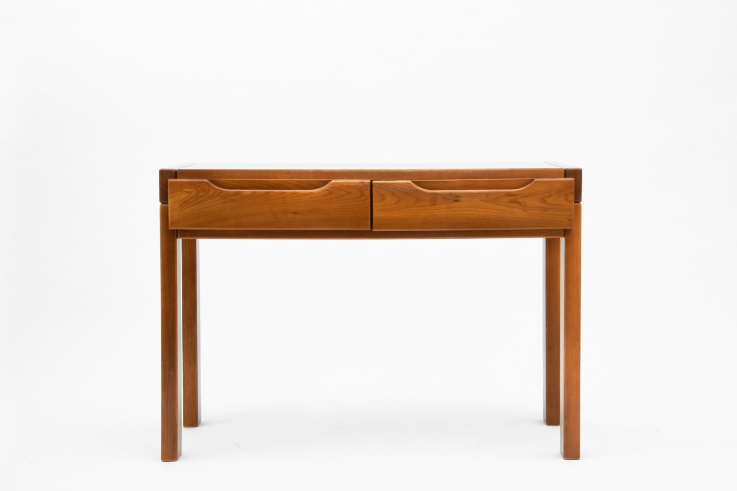 Maison Regain's desk front view