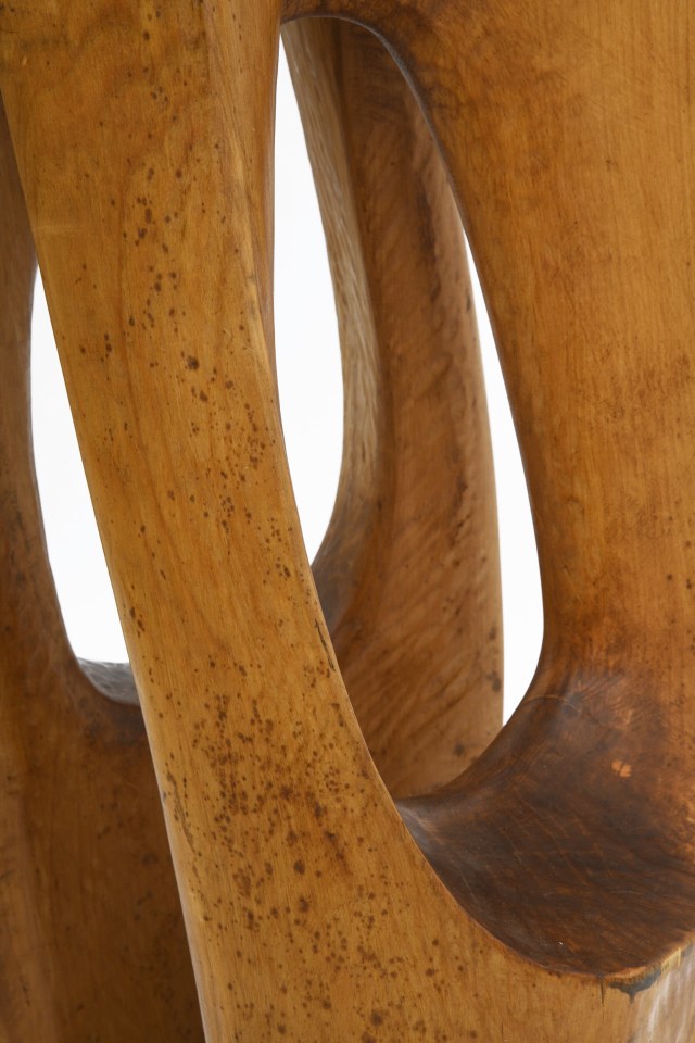 Paul de Ghellinck's wooden sculpture detailed view of wood