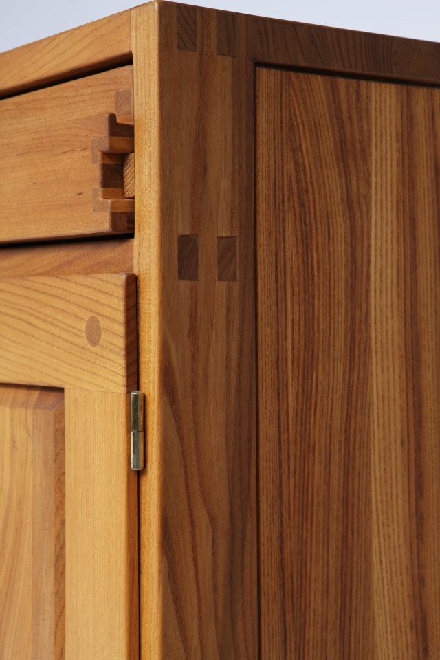 Pierre Chapo's &quot;R07&quot; sideboard, detailed view of side and corner