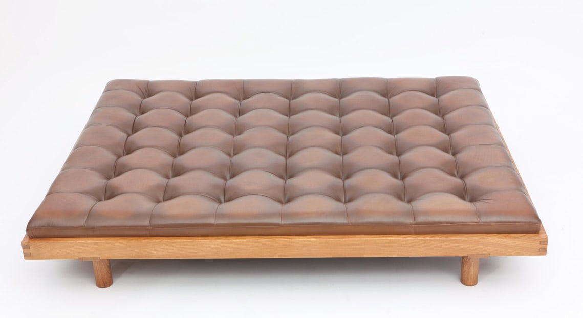Pierre Chapo's &quot;L01L Godot&quot; daybed straight view from above
