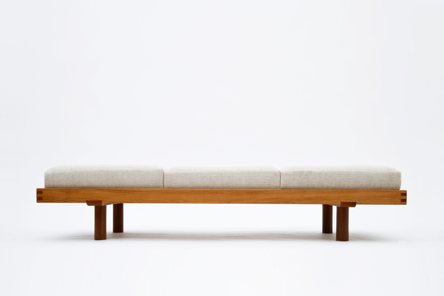 Pierre Chapo's &quot;L09F&quot; daybed eye level view