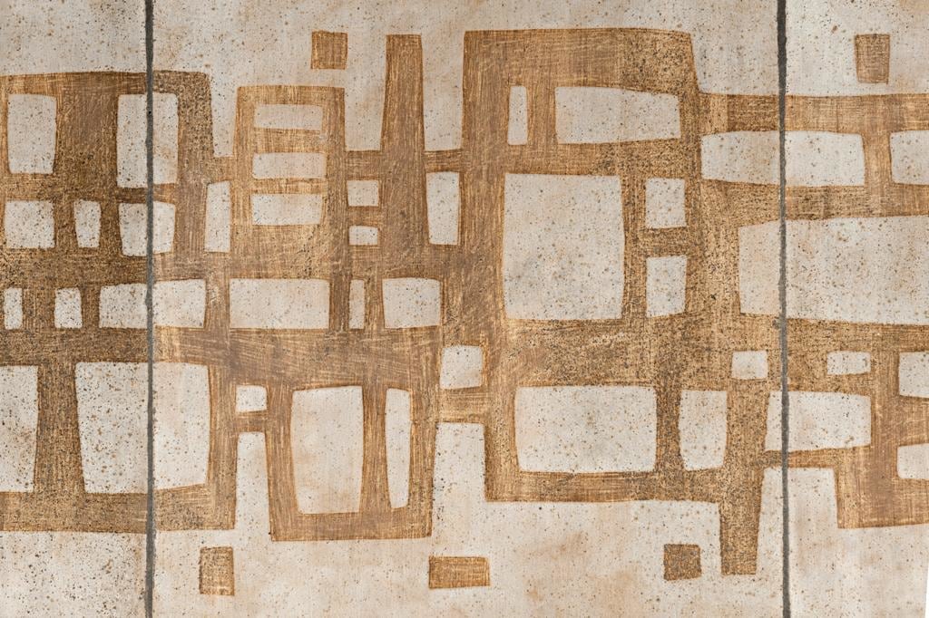 Andr&eacute; Borderie ceramic coffee table detail view of table top design