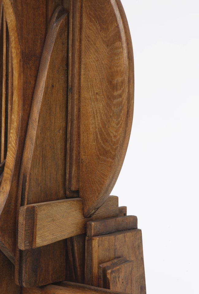 Ricardo Santamaria large wooden sculpture, detailed view