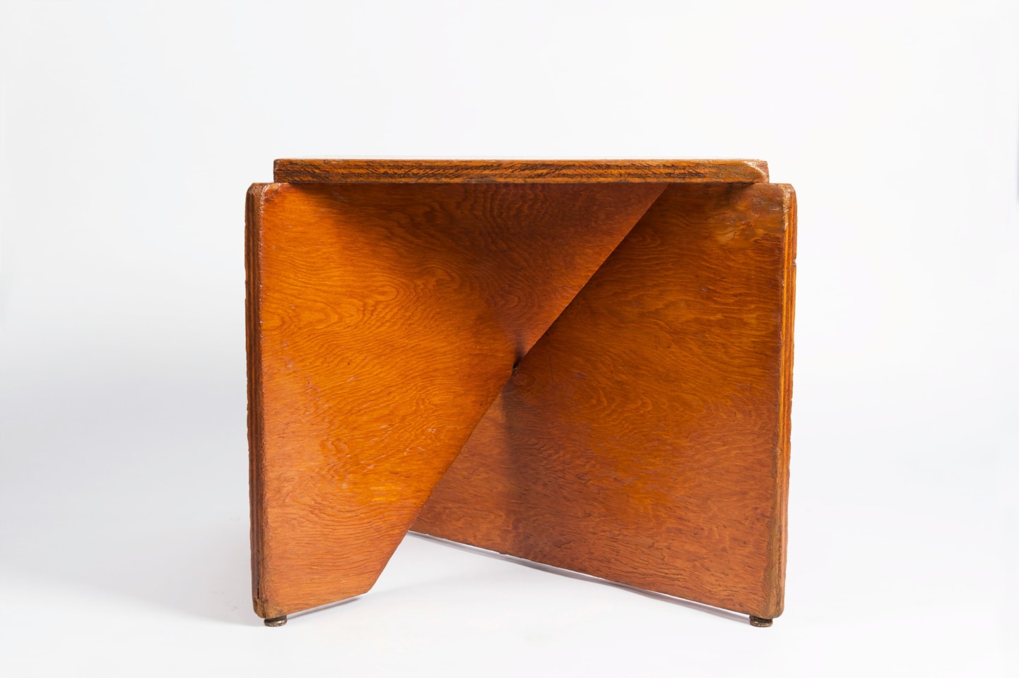 Herv&eacute; Baley's stool eye level view