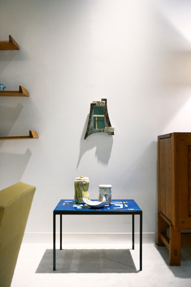 Jo Amado's ceramic coffee table, Jeanine Malarney's ceramic bowl, Alice Colonieu's ceramic pots, Jean Derval's mirror