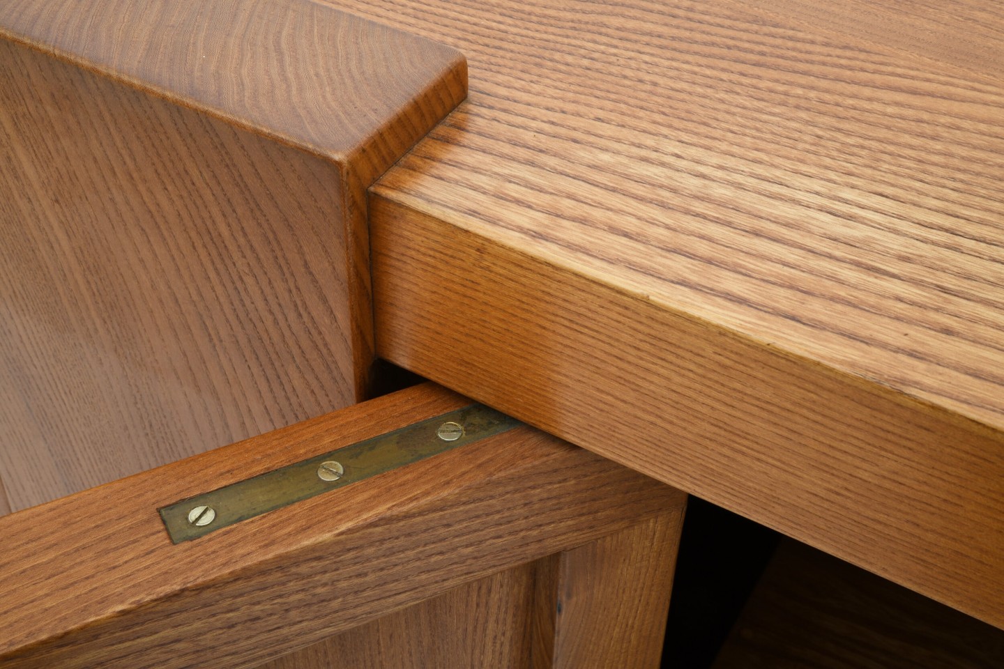 Pierre Chapo's &quot;R16&quot; sideboard detail of door joinery
