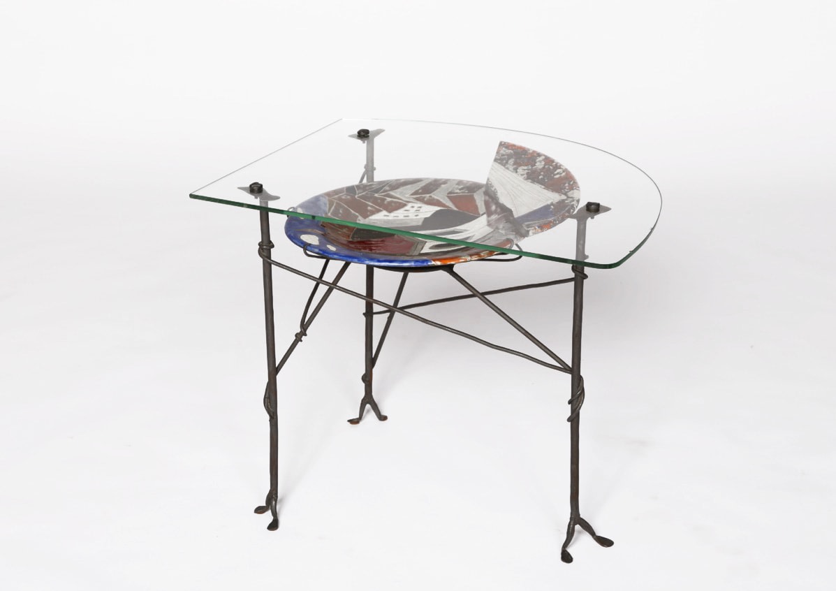 Les Archanges' side table full view