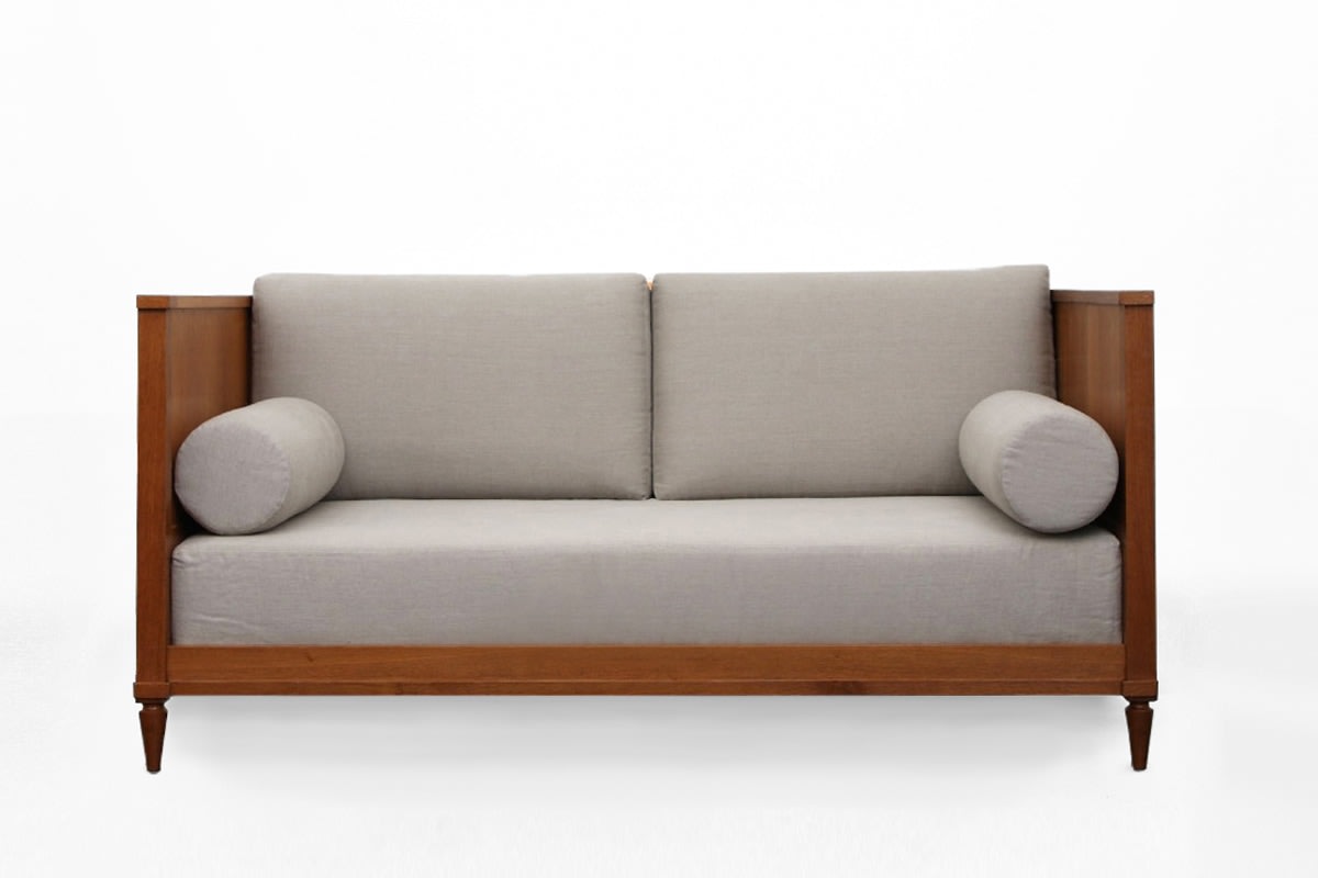 Andr&eacute; Arbus' daybed, full straight view