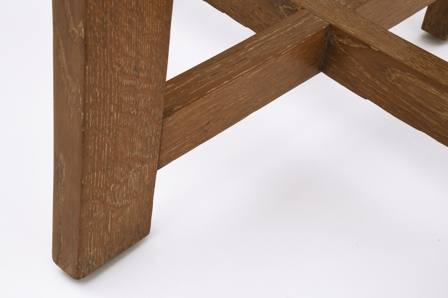 Colette Gu&eacute;den's side table detailed view of foot