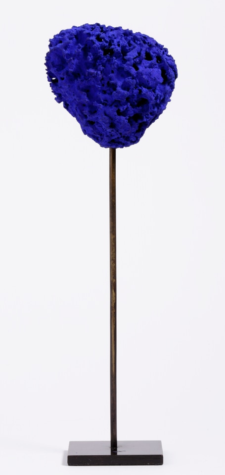 Yves Klein, Sculpture éponge bleue sans titre, 1960-61