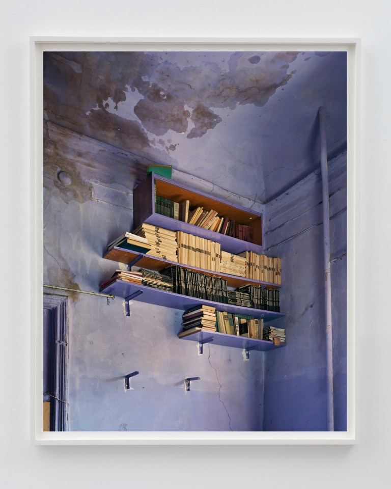 ALEC SOTH Ute's Books. Odessa, 2018