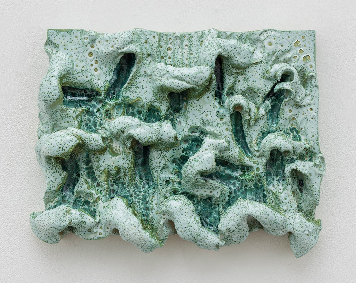 Mai-Thu Perret She plants apples at the bottom of the well, 2017