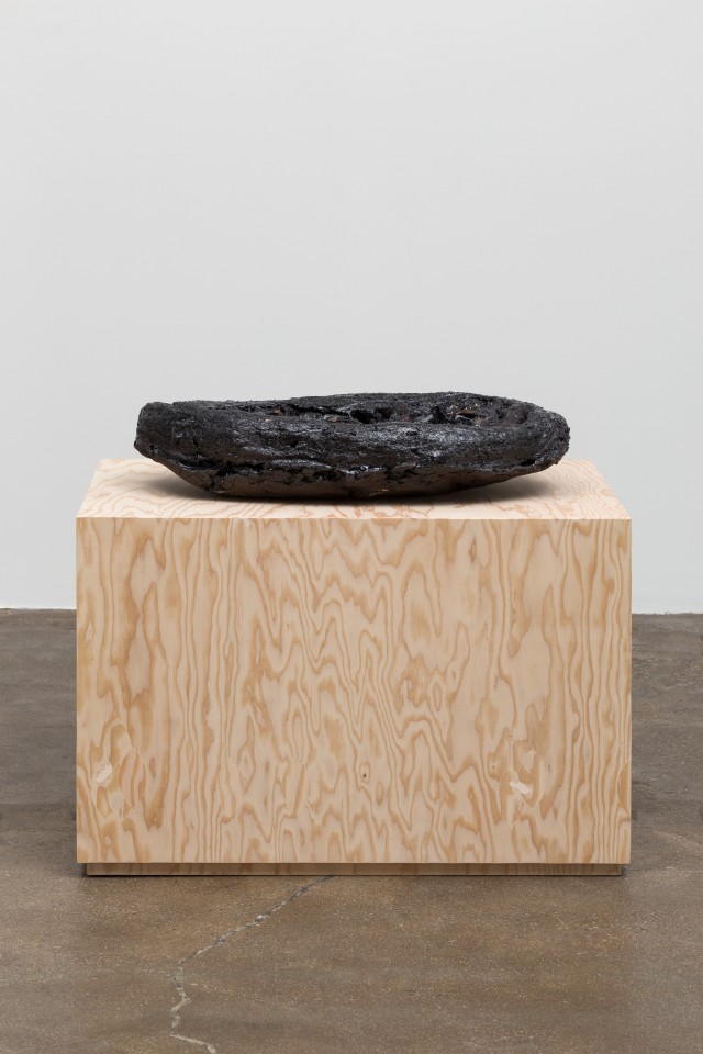 Mai-Thu Perret Play with it and even broken tile is gold, 2014
