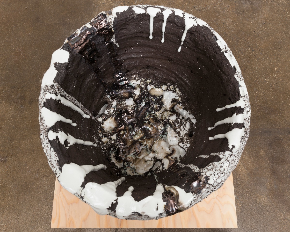 Mai-Thu Perret One lamp, ten thousand lamps, lamp after lamp without end, 2014