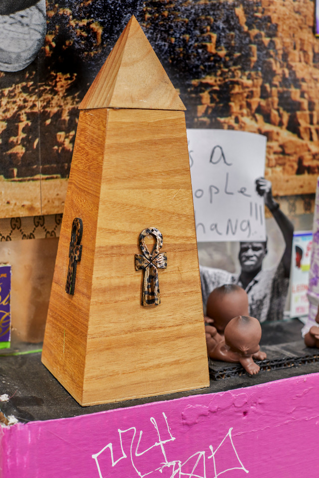 Lauren Halsey, thou shall not fold, 2022