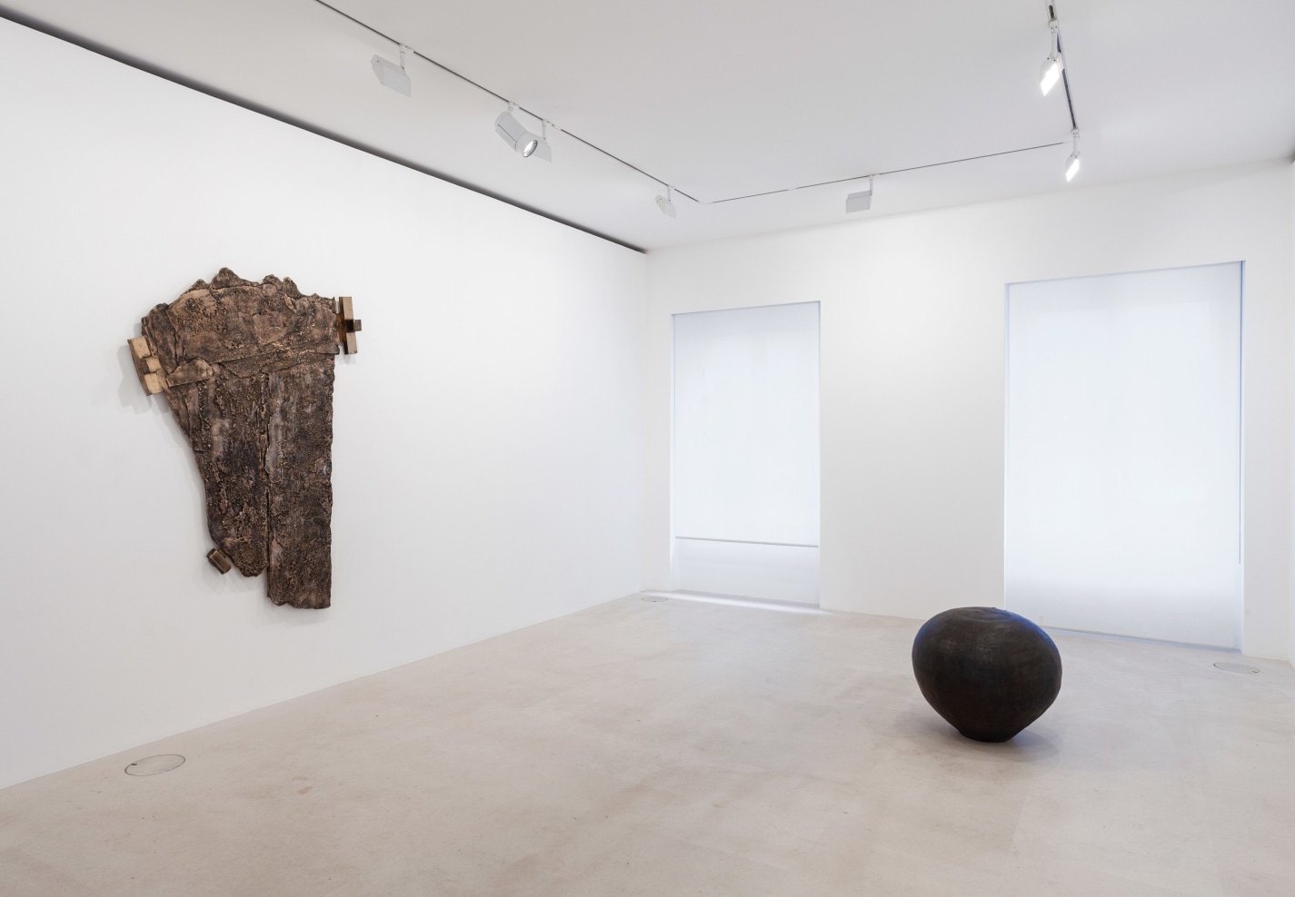 Installation view of&nbsp;Theaster Gates: Selected Works, Gagosian Paris, 2019.&nbsp;Photo:&nbsp;Zarko Vijatovic. Courtesy&nbsp;Gagosian.