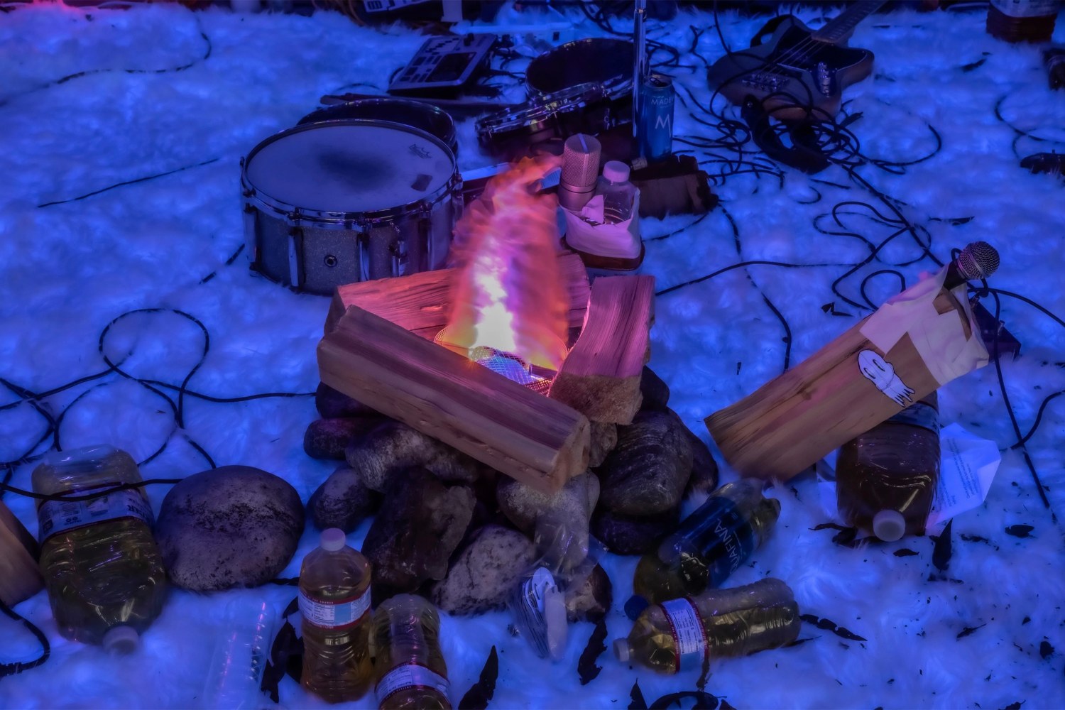 Jon Pylypchuk

i&amp;#39;ve got love for you

2023

Mixed media installation

Dimensions variable

$75,000