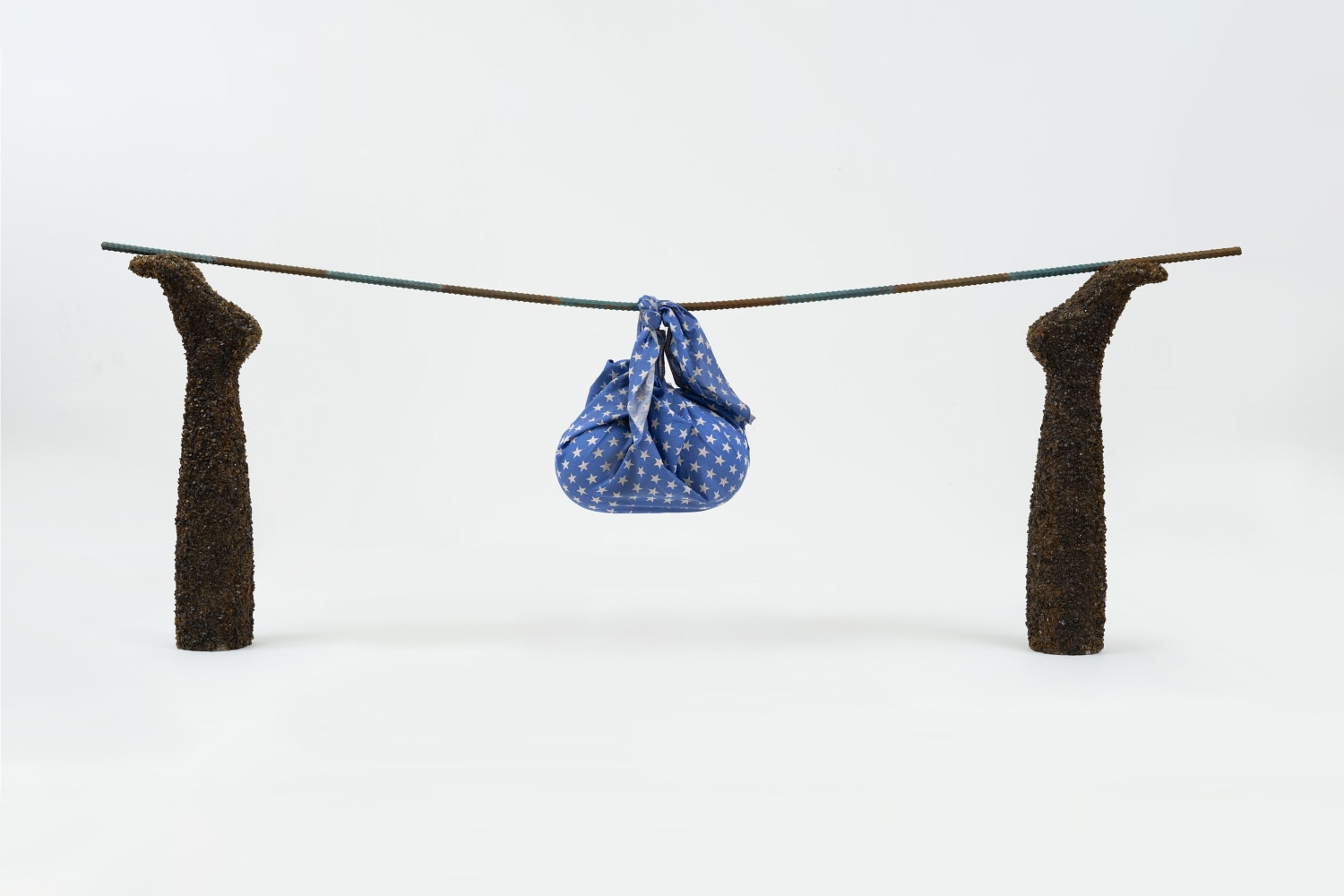 Derek Fordjour

Limbo

2023

Mixed media

24 1/2 x 68 x 10 inches

62.2 x 172.7 x 25.4 cm

(DF 23/028)