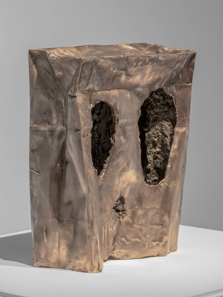 Jon Pylypchuk

ghost bag #2

2023

Bronze

12.5 x 9.5 x 4.75 inches

31.8 x 24.1 x 12.1 cm

$6,000