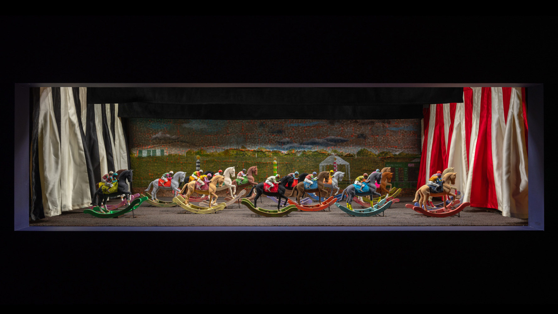 Derek Fordjour

Red Queen&amp;#39;s Race

2023

Mixed media

20 x 72 x 36 inches

50.8 x 182.9 x 91.4 cm

(DF 23/043)