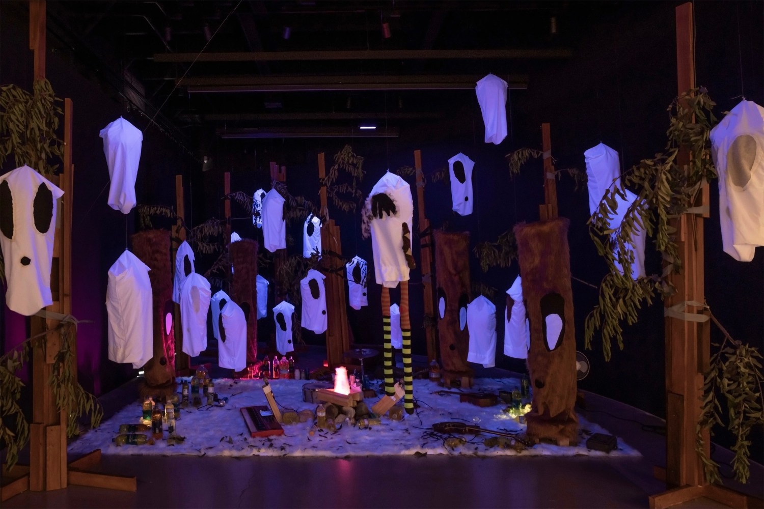 Jon Pylypchuk

i&amp;#39;ve got love for you

2023

Mixed media installation

Dimensions variable

$75,000