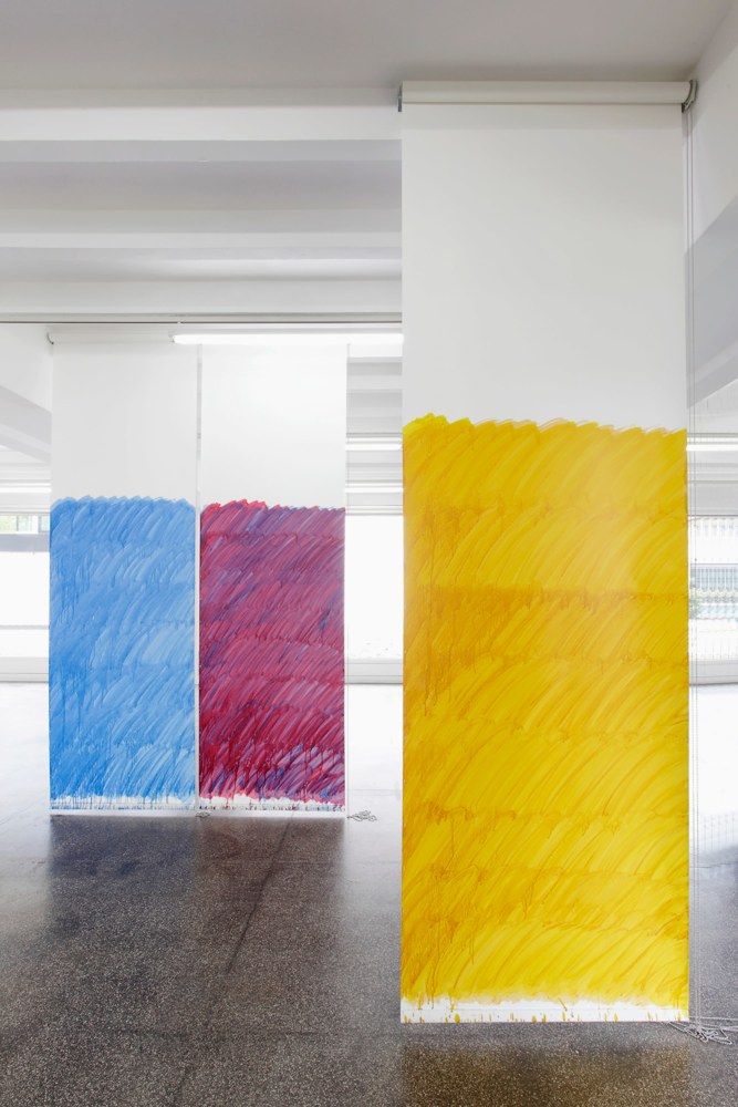Stephen Prina

Blind No. 10, Fifteen-foot ceiling or lower, (Cerulean Blue, Chromium/Quinacridone Crimson/Yellow Ochre/Nicel Azo Yellow)

2011

3 panels: acrylic on linen, window-blind mechanism

Each panel: 183.9 x 40.9 inches; 467 x 103.8 cm